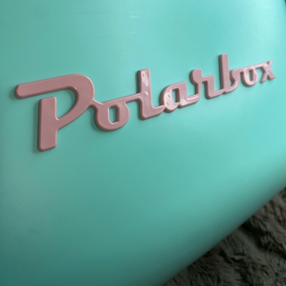Polarbox cooler in cyan & pink 🧊 - Picture 3 of 4
